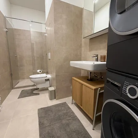 Quiet & Modern Absolute Flat With Terrace شقة